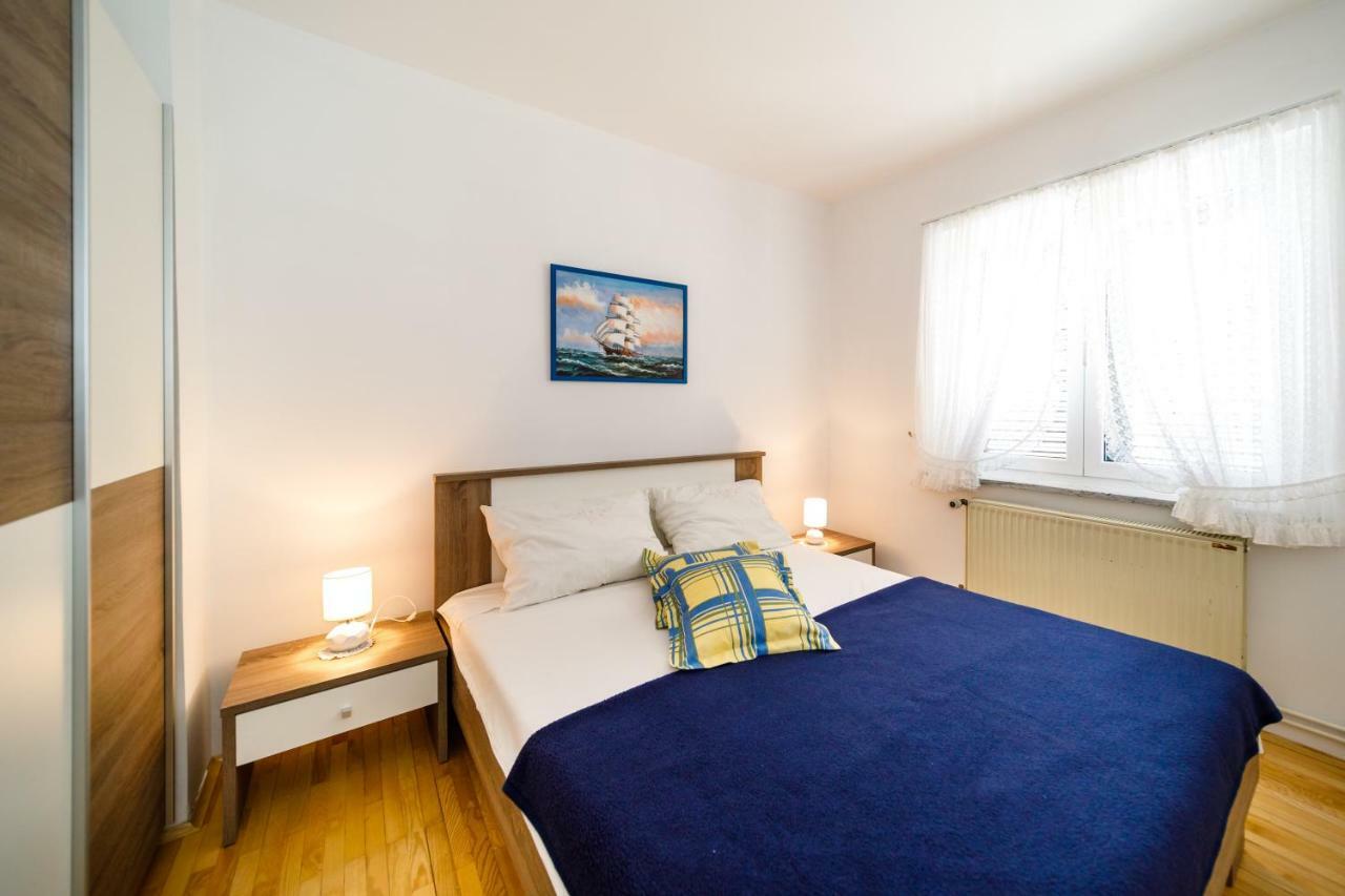 Apartment Anton Krk Town Exteriör bild