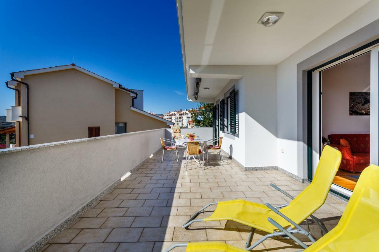 Apartment Anton Krk Town Exteriör bild