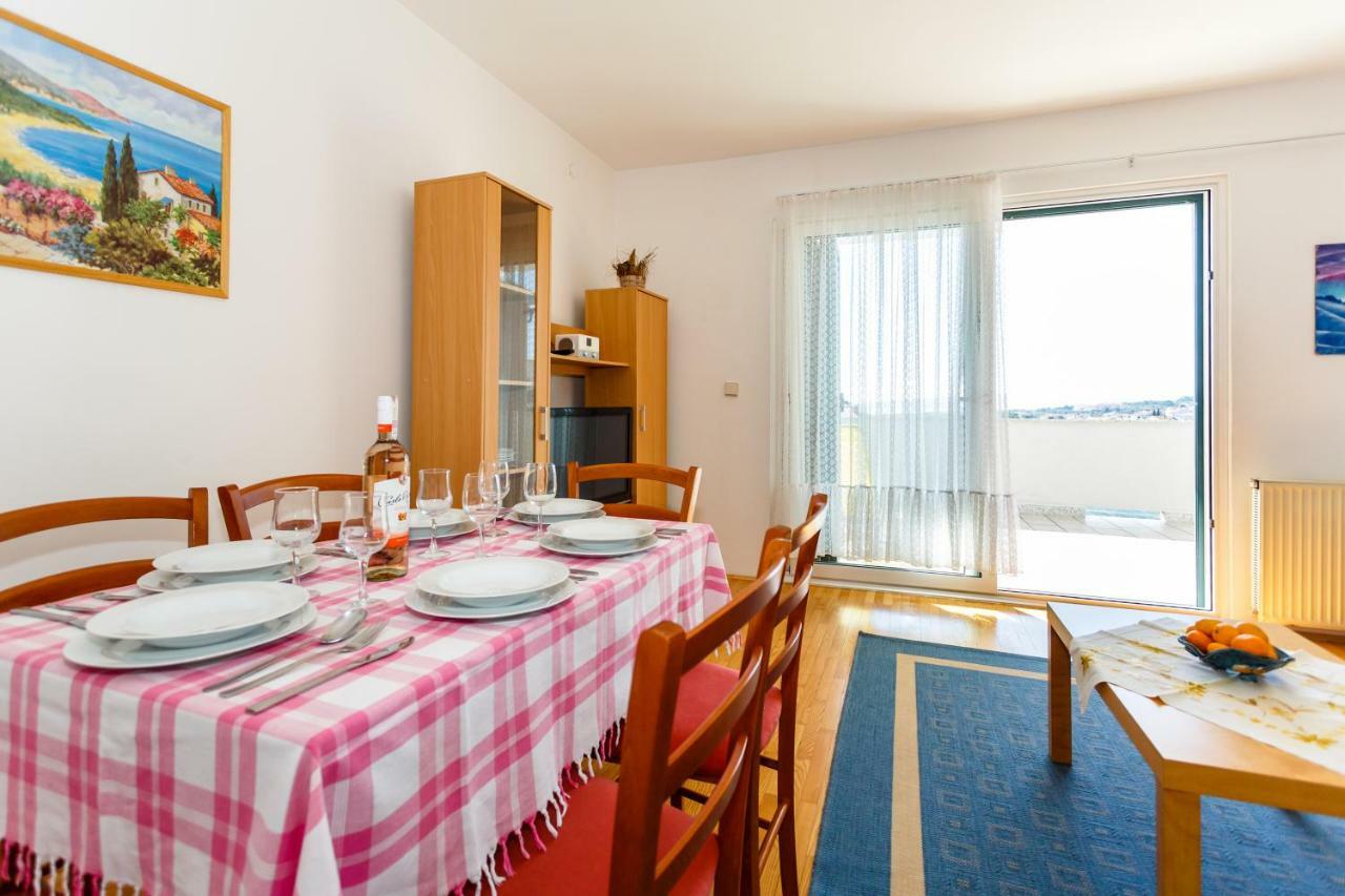 Apartment Anton Krk Town Exteriör bild